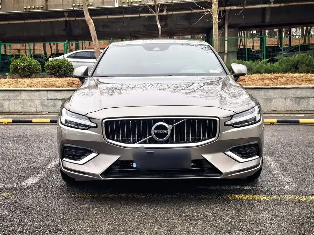 Volvo S60 — фото 9