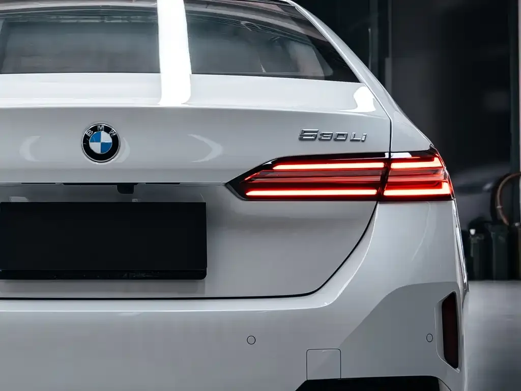 BMW 5 Series — фото 4