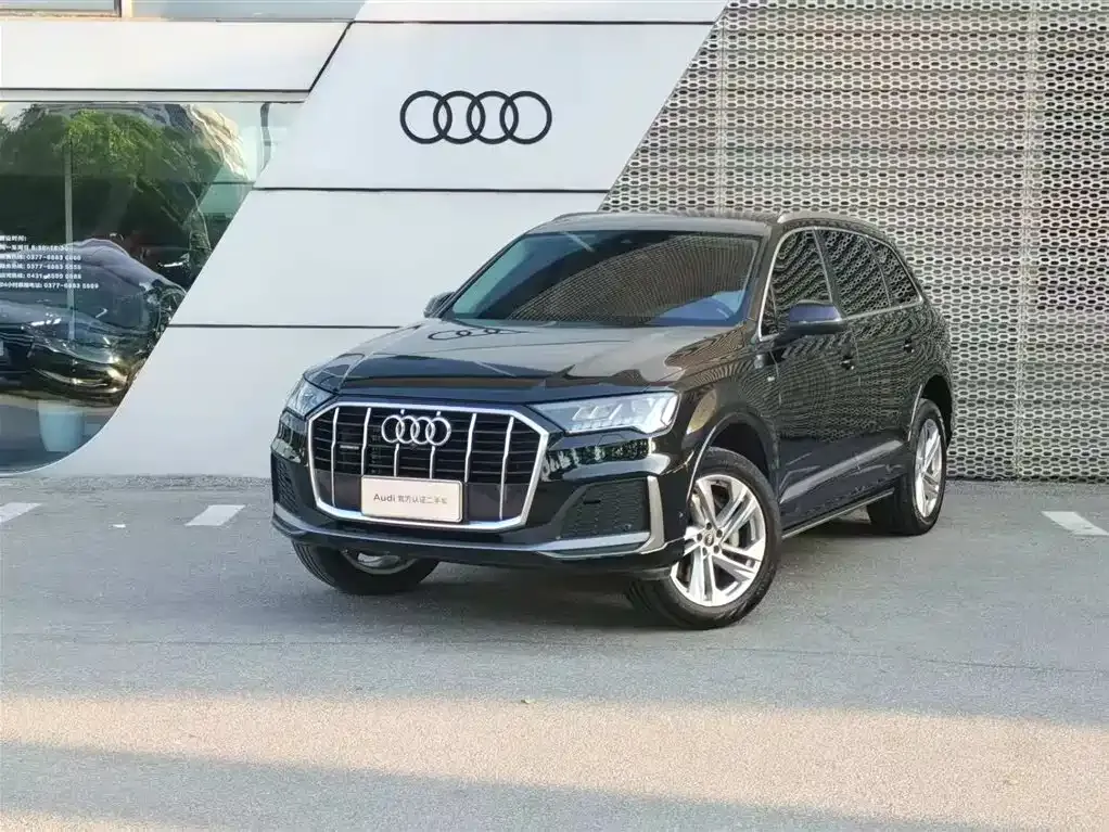 Audi Q7 — фото 1