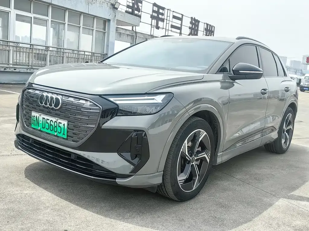 Audi Q4 e-tron — фото 1