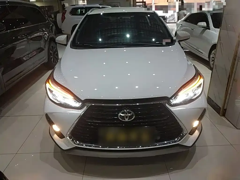 Toyota Yaris L — фото 2