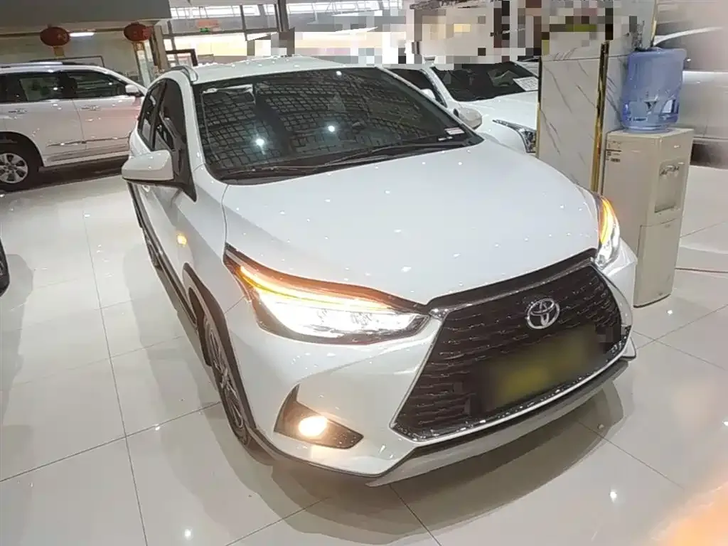 Toyota Yaris L — фото 3