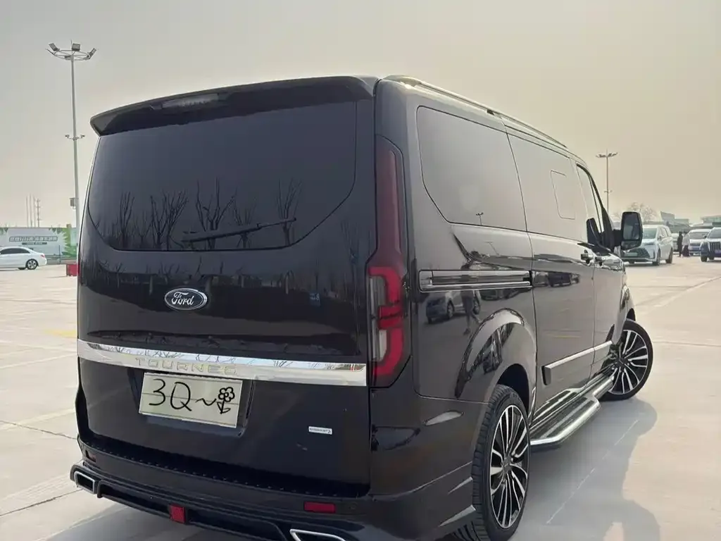 Ford Tourneo — фото 5