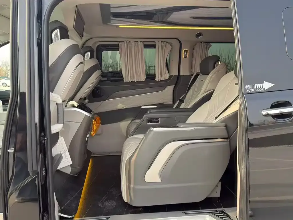 Ford Tourneo — фото 10