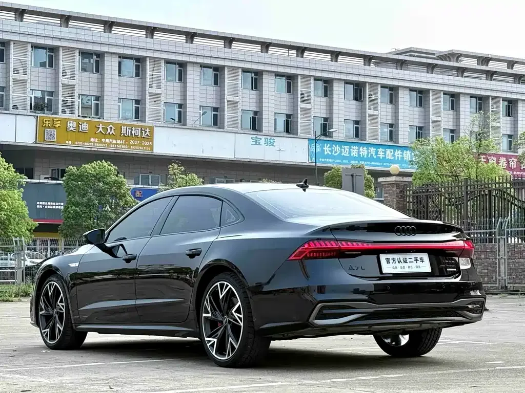 Audi A7L — фото 10