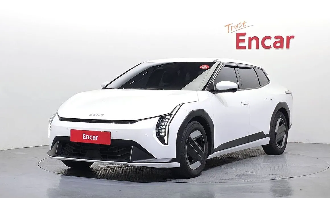 Kia EV4 — фото 1