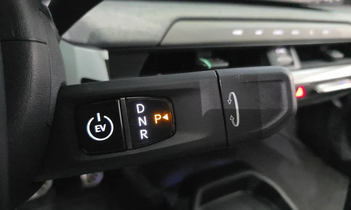 Kia EV4 — фото 8
