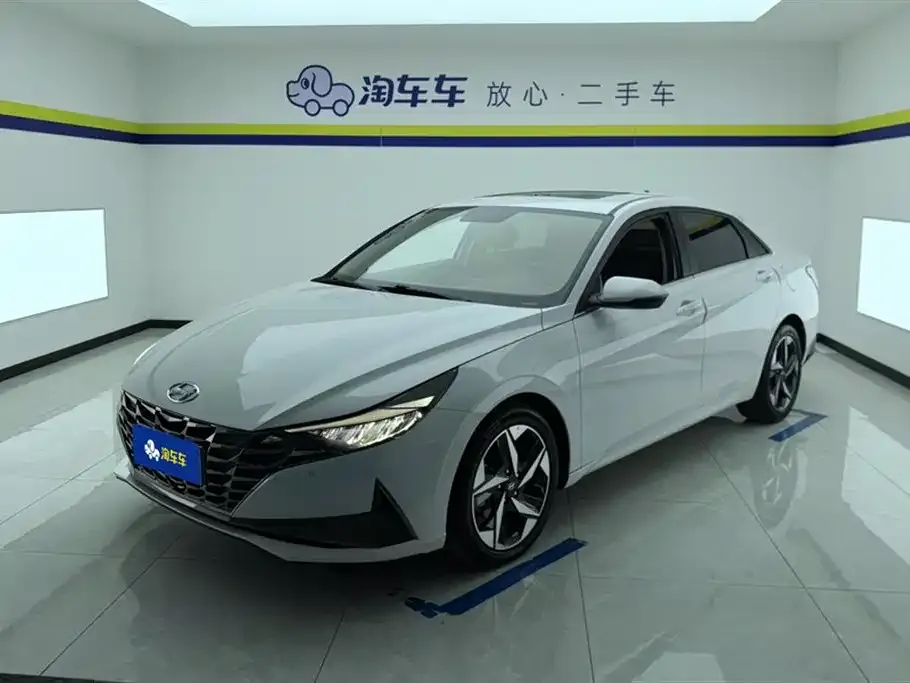 Hyundai Elantra — фото 1