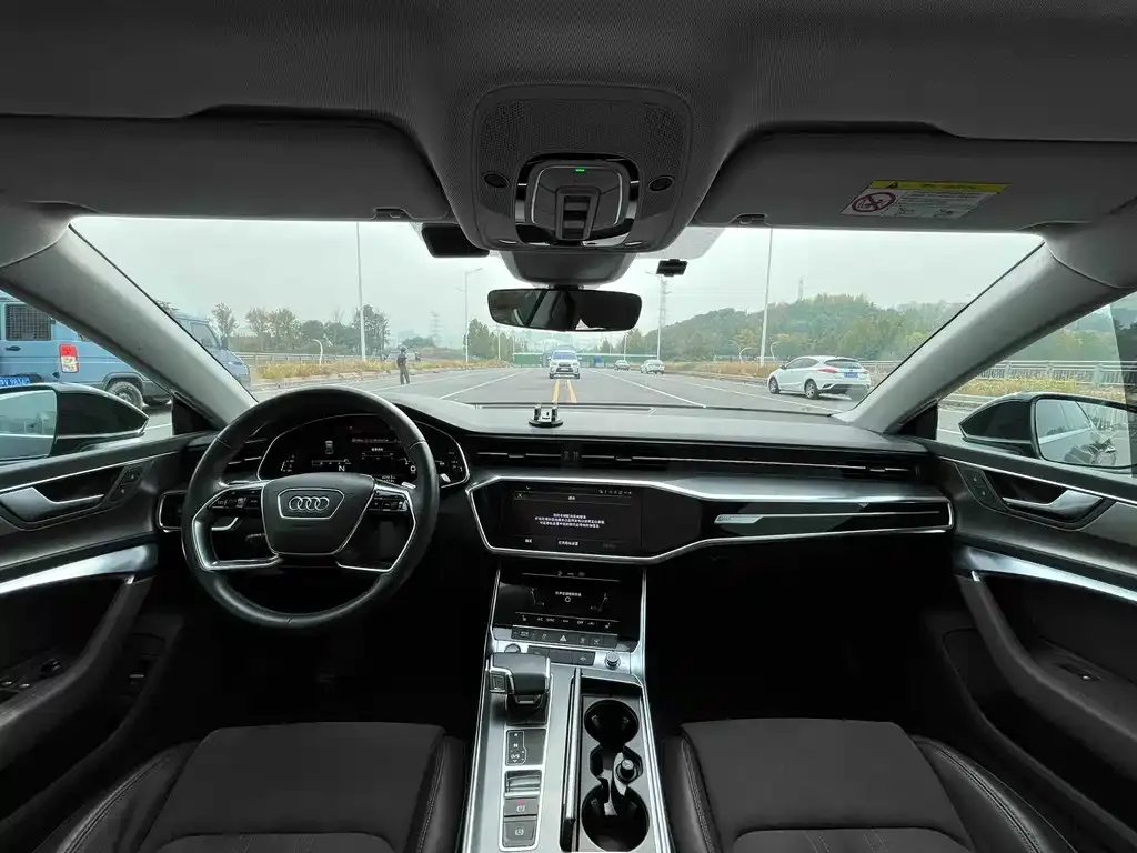 Audi A7L — фото 5