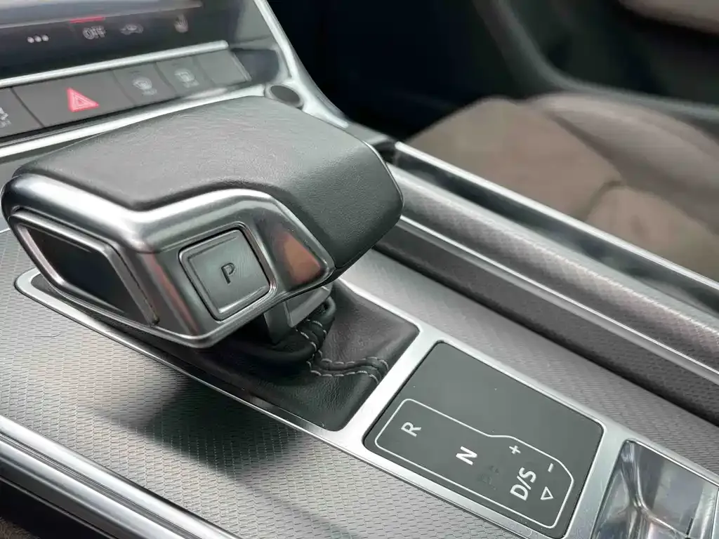 Audi A7L — фото 2