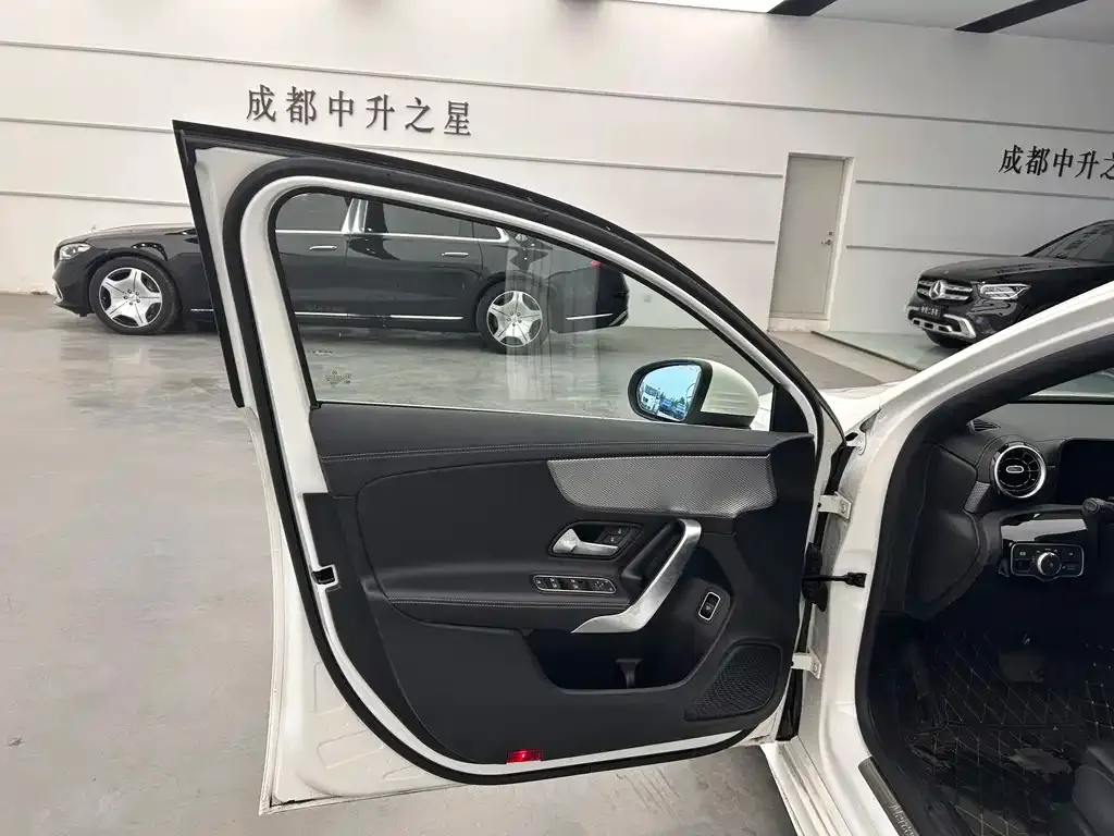 Mercedes-Benz A-Class — фото 10
