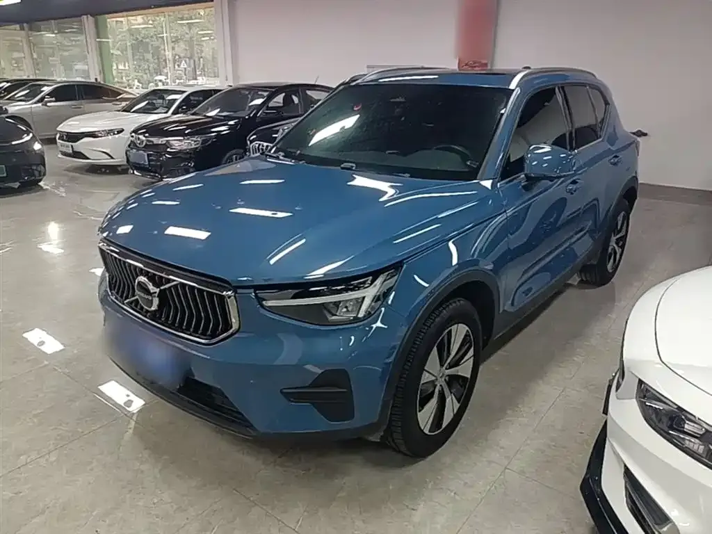 Volvo XC40 — фото 1