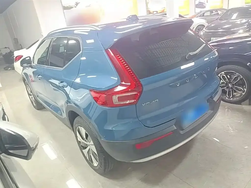 Volvo XC40 — фото 3