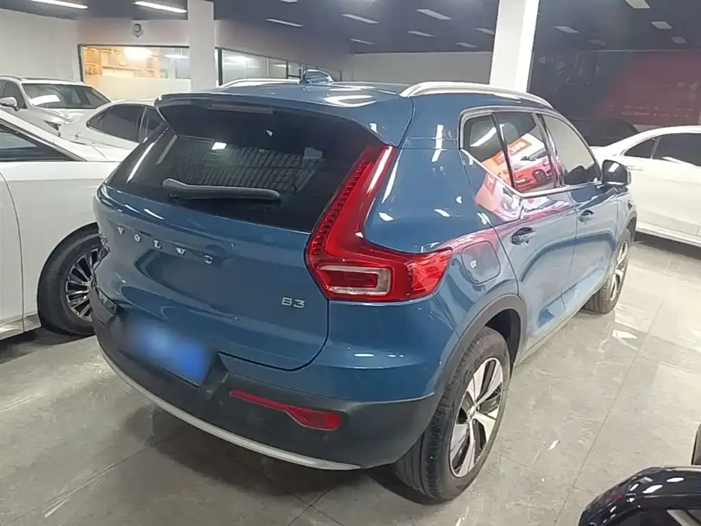 Volvo XC40 — фото 9