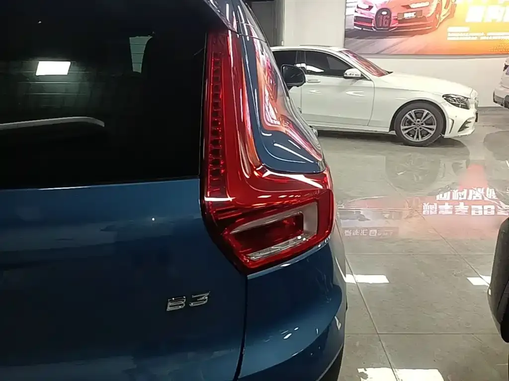 Volvo XC40 — фото 10