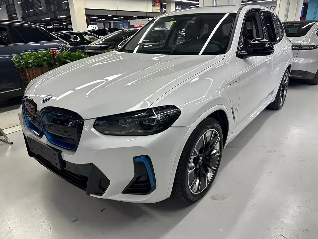 BMW iX3 — фото 1