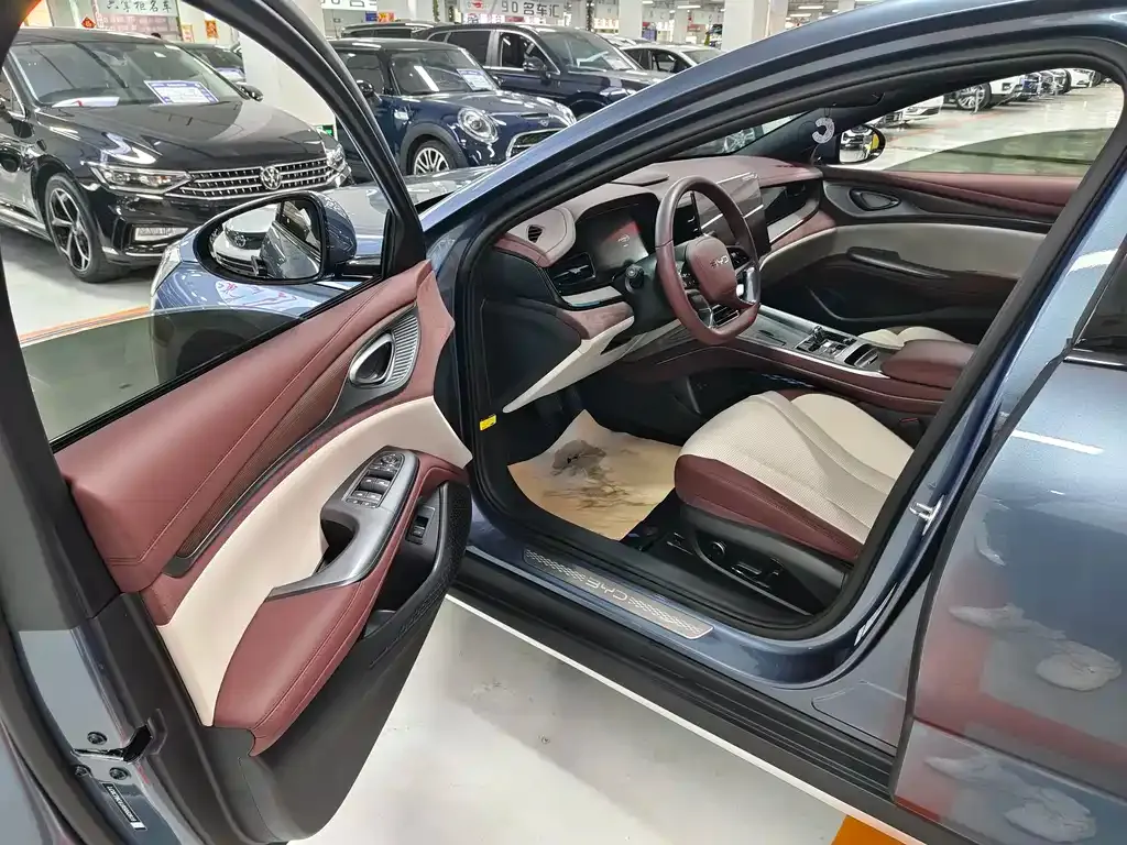 BYD Seal — фото 9