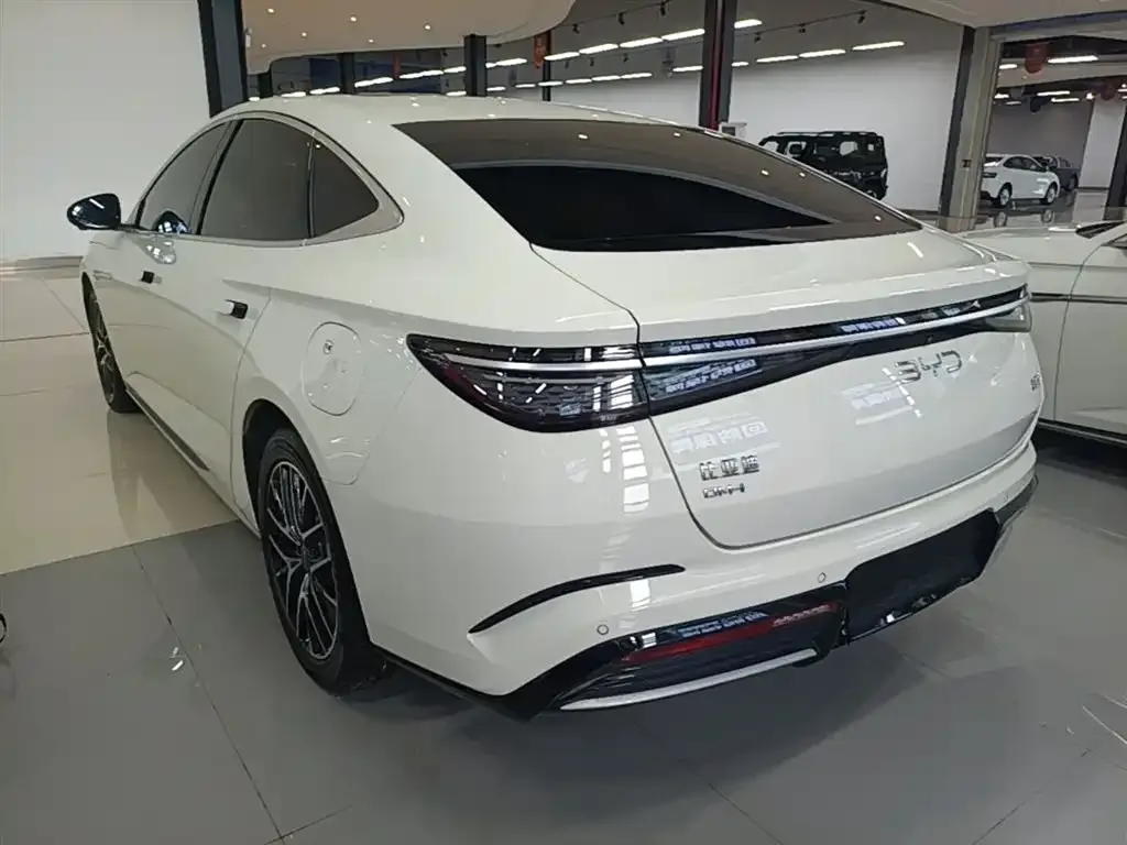 BYD Seal 07 DM-i — фото 8