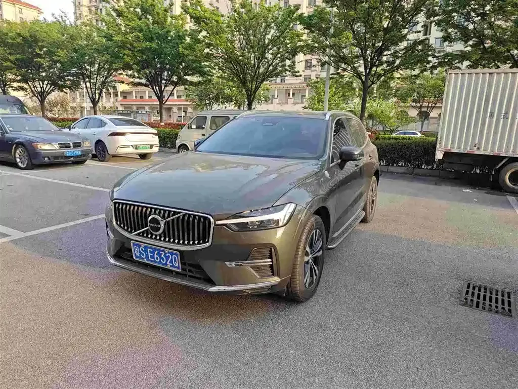 Volvo XC60 — фото 1