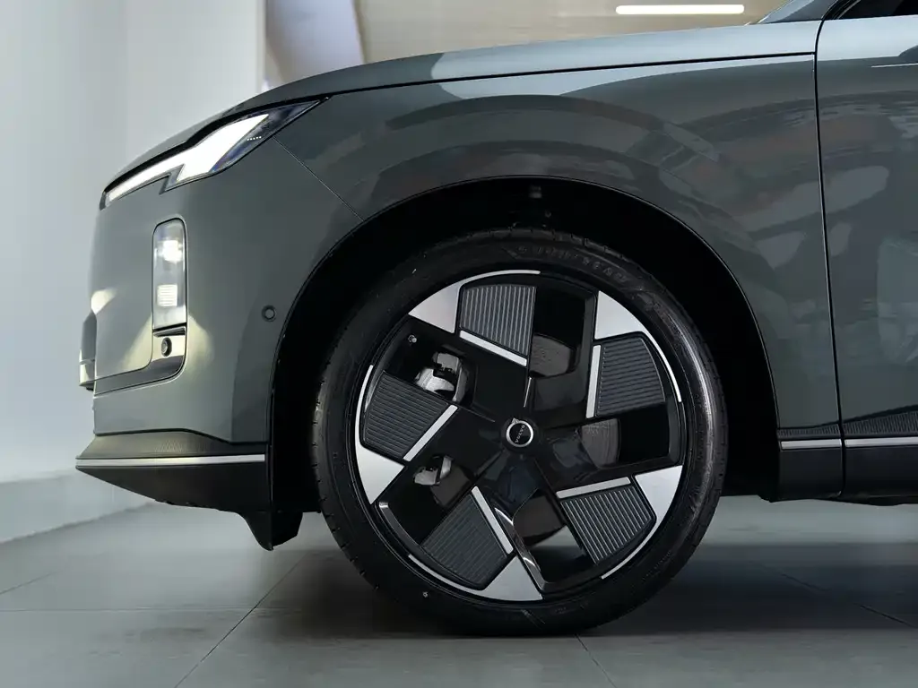 Volvo XC70 Plug-in Hybrid — фото 5