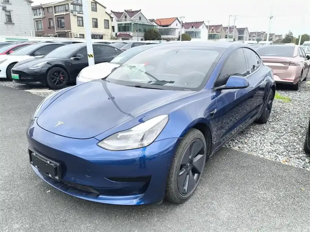Tesla Model 3 — фото 1