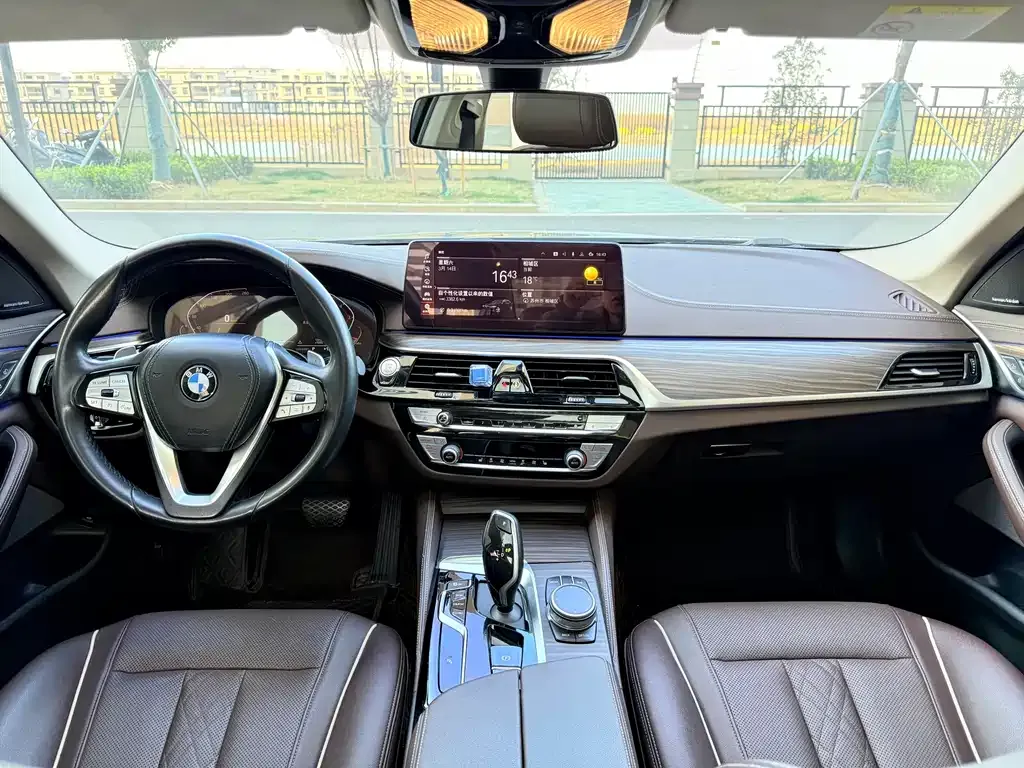 BMW 5 Series — фото 5