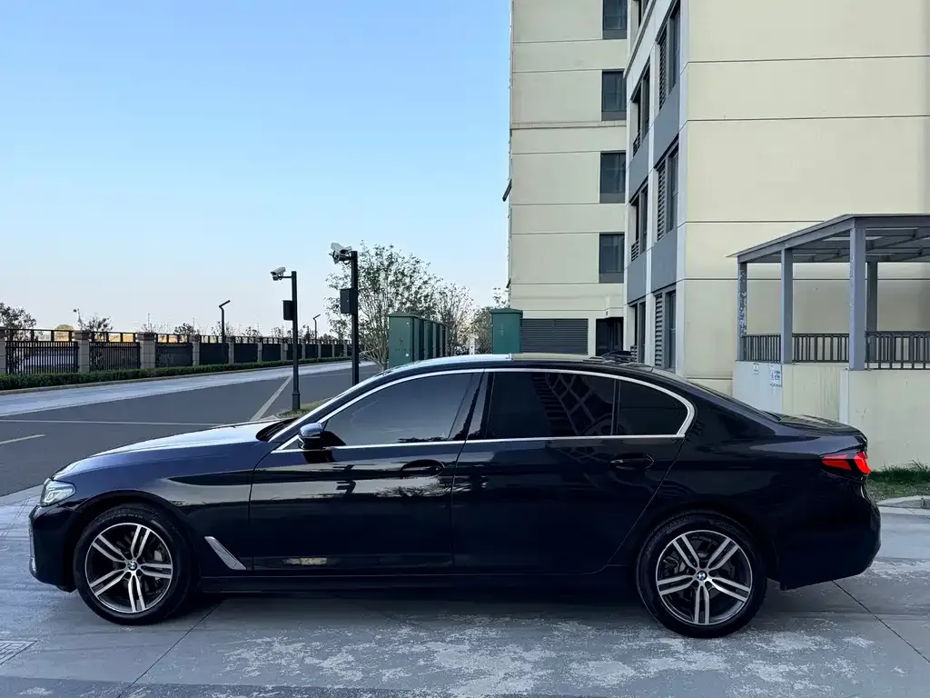 BMW 5 Series — фото 10