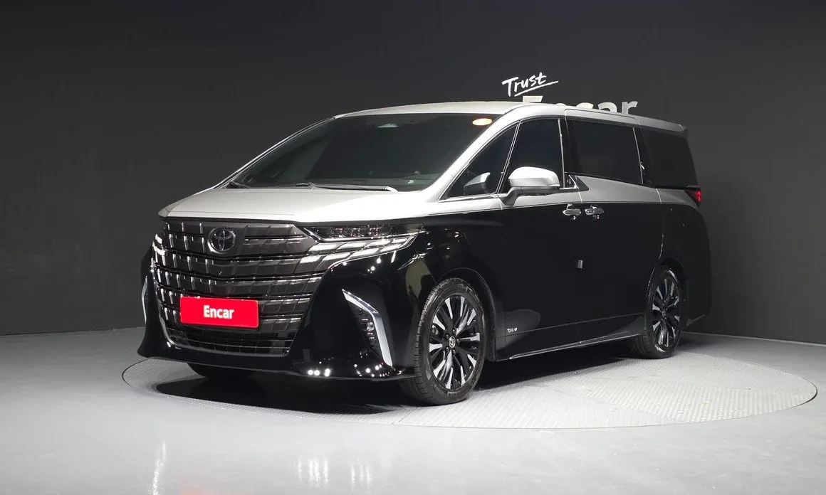 Toyota Alphard — фото 1