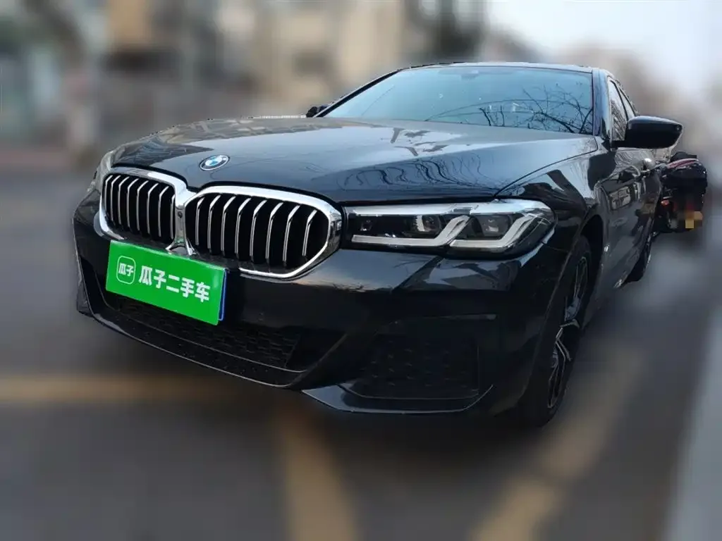 BMW 5 Series — фото 1