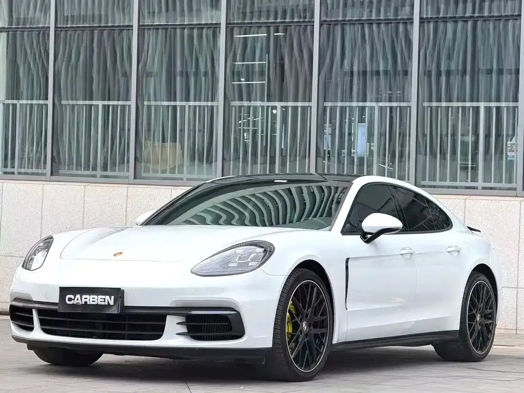 Porsche Panamera — фото 1