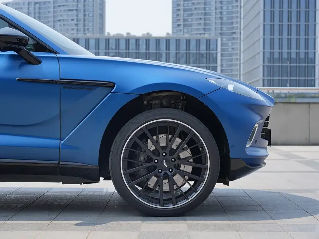 Aston Martin DBX — фото 10