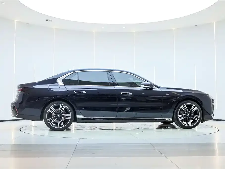 BMW 7 Series — фото 10