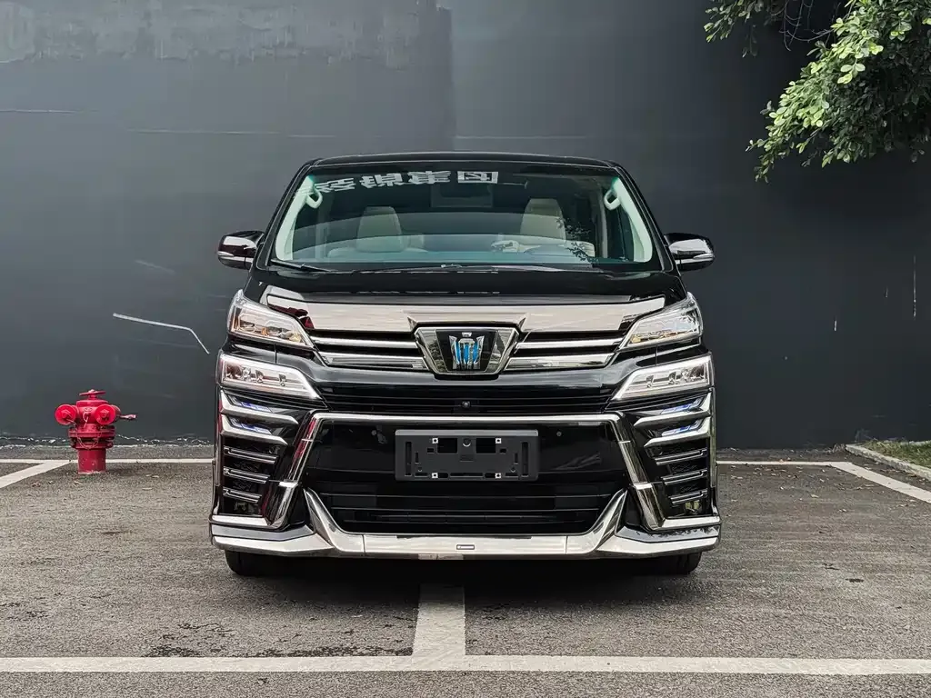 Toyota Vellfire — фото 1