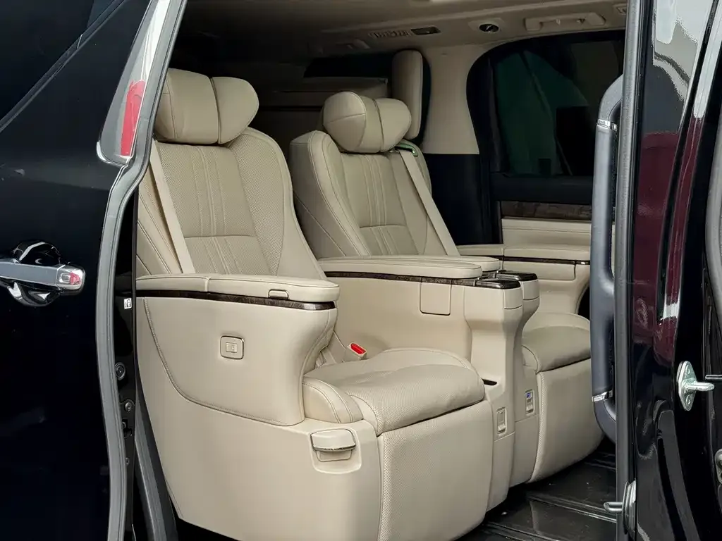 Toyota Vellfire — фото 2