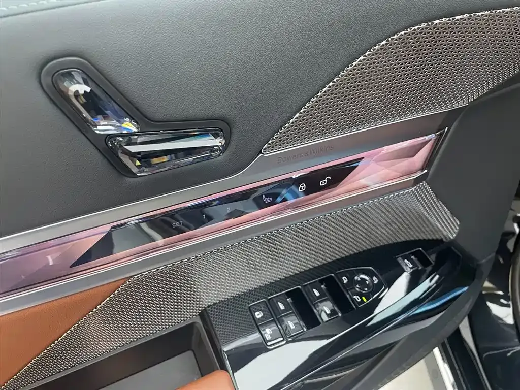 BMW i7 — фото 9