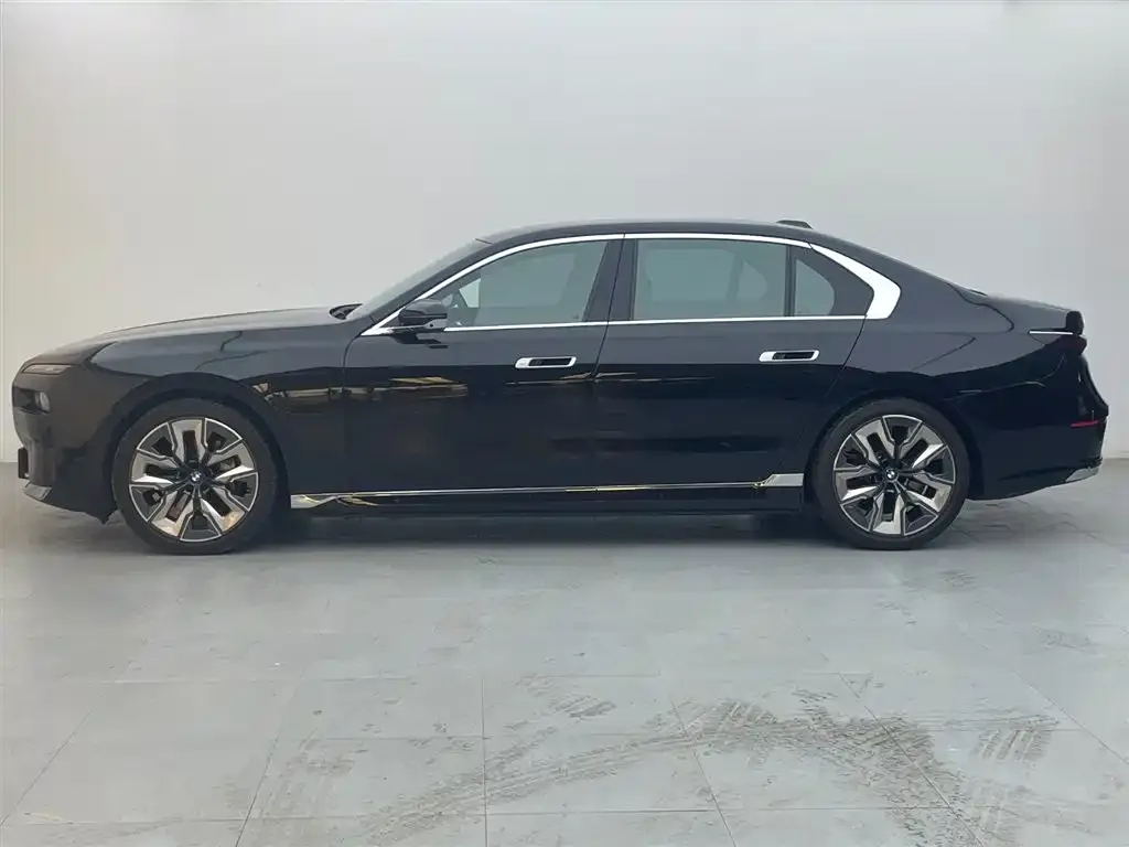 BMW i7 — фото 3