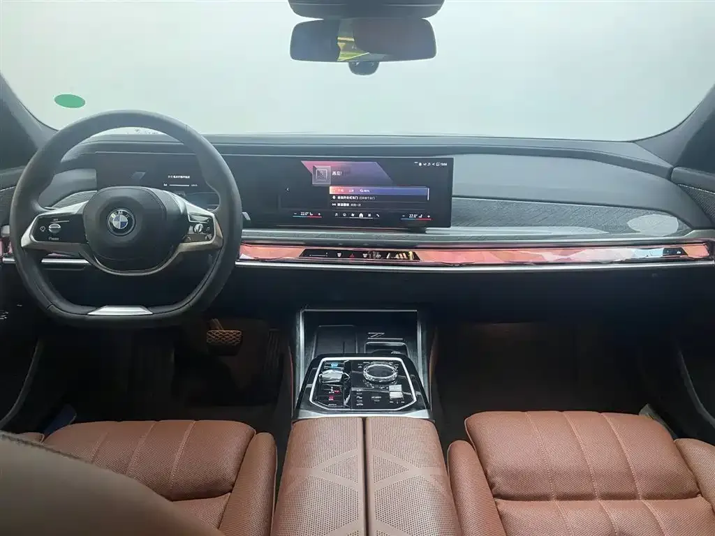 BMW i7 — фото 10