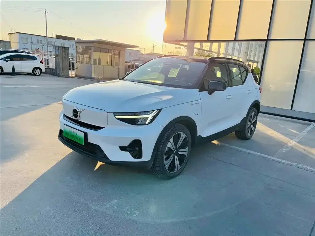 Volvo XC40 NEV — фото 1