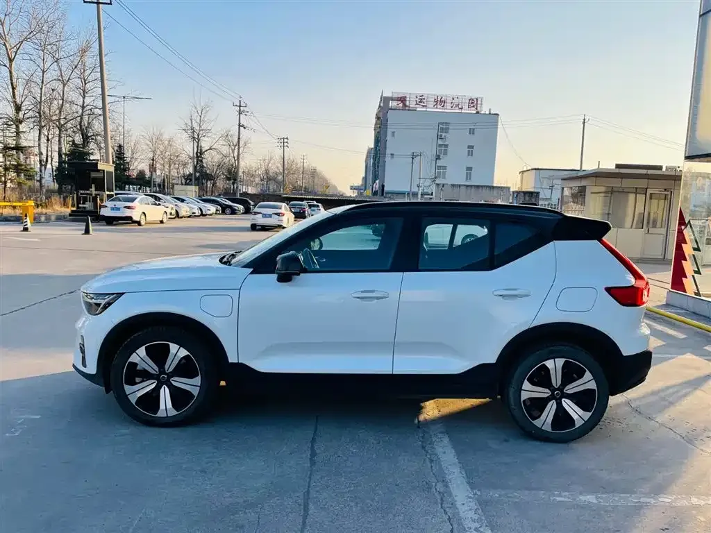 Volvo XC40 NEV — фото 4