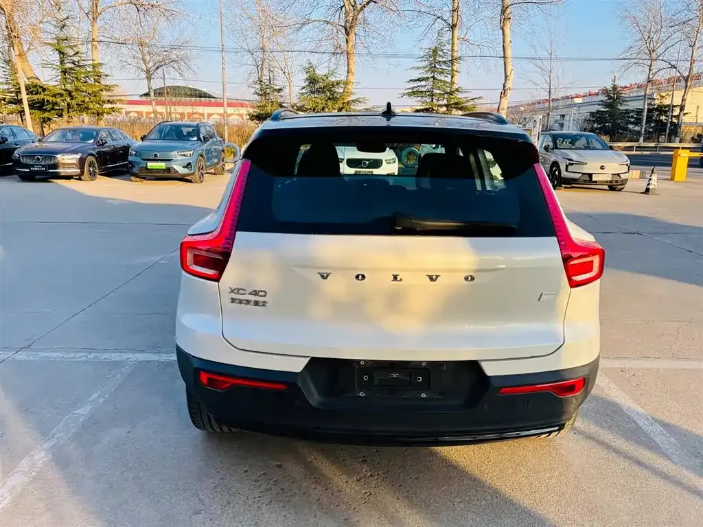 Volvo XC40 NEV — фото 7
