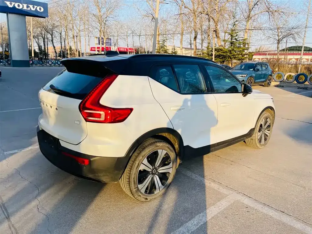 Volvo XC40 NEV — фото 10