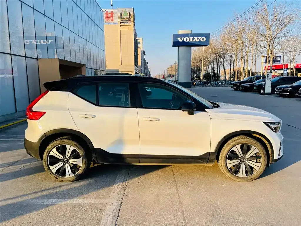 Volvo XC40 NEV — фото 8