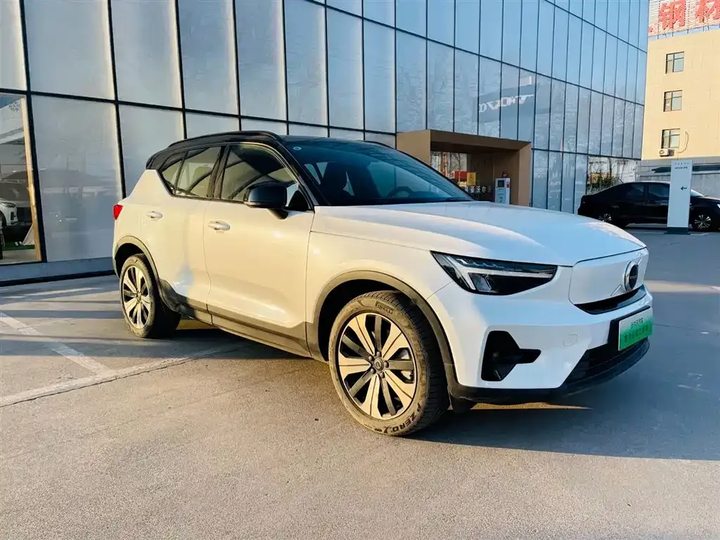 Volvo XC40 NEV — фото 9