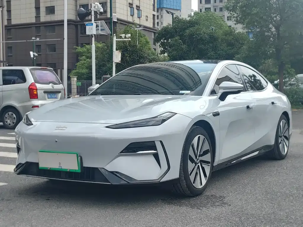 Geely Galaxy E8 — фото 1
