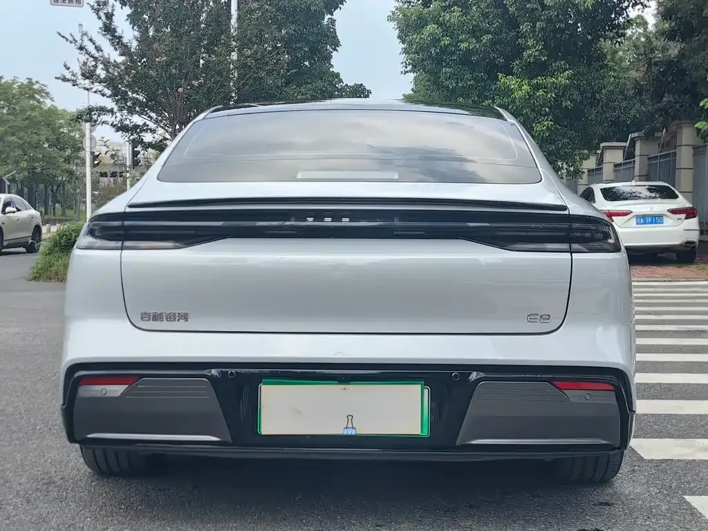 Geely Galaxy E8 — фото 4