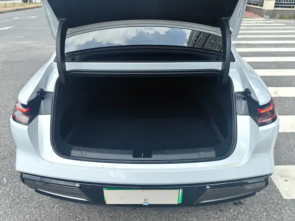 Geely Galaxy E8 — фото 2