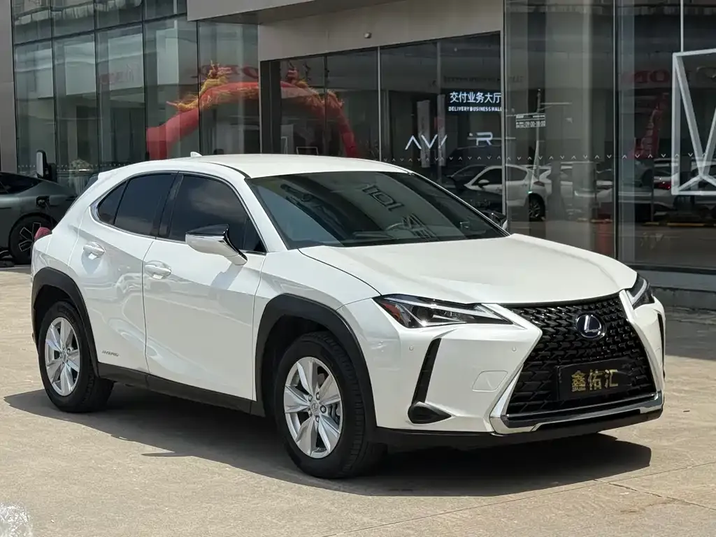 Lexus UX — фото 1