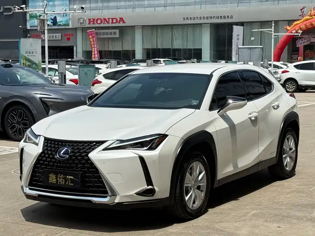 Lexus UX — фото 3