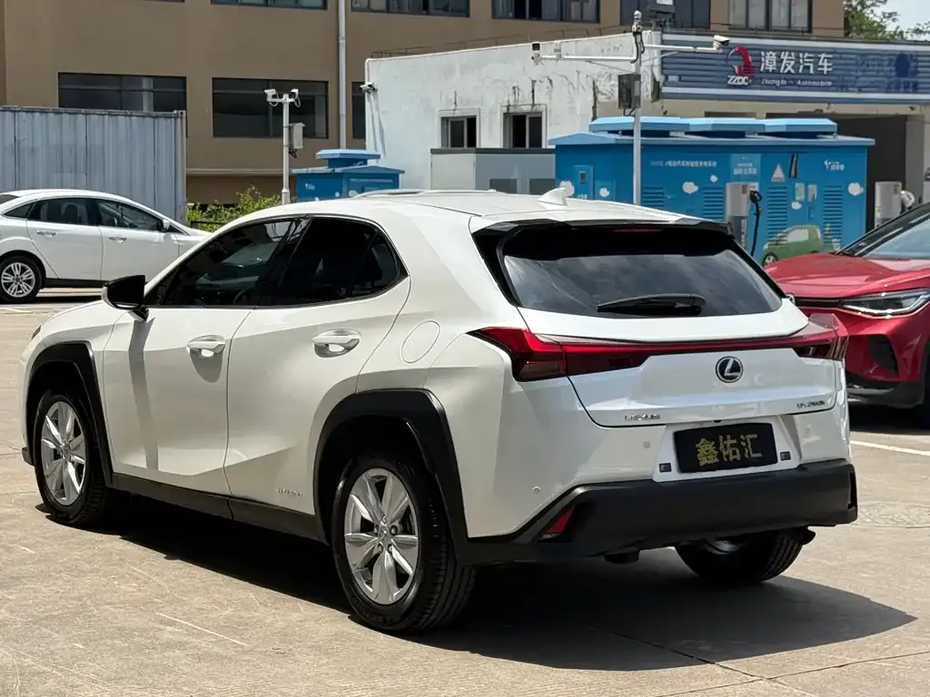 Lexus UX — фото 6