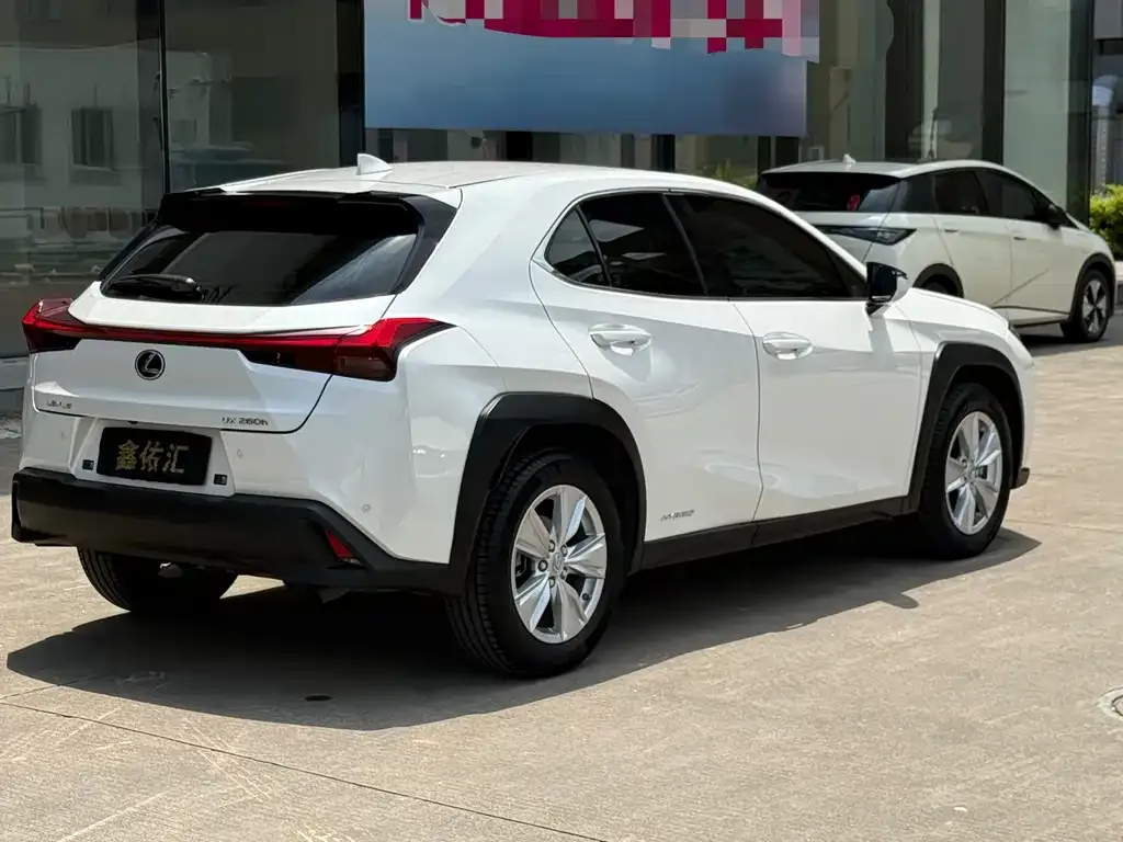 Lexus UX — фото 8